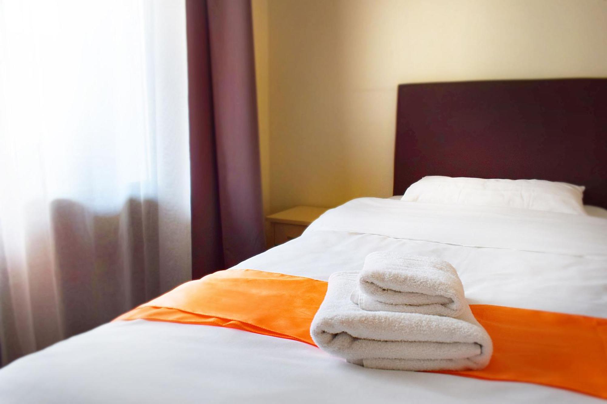 Logis Hotel Restaurant Le Top Du Roulier Capendu Екстериор снимка