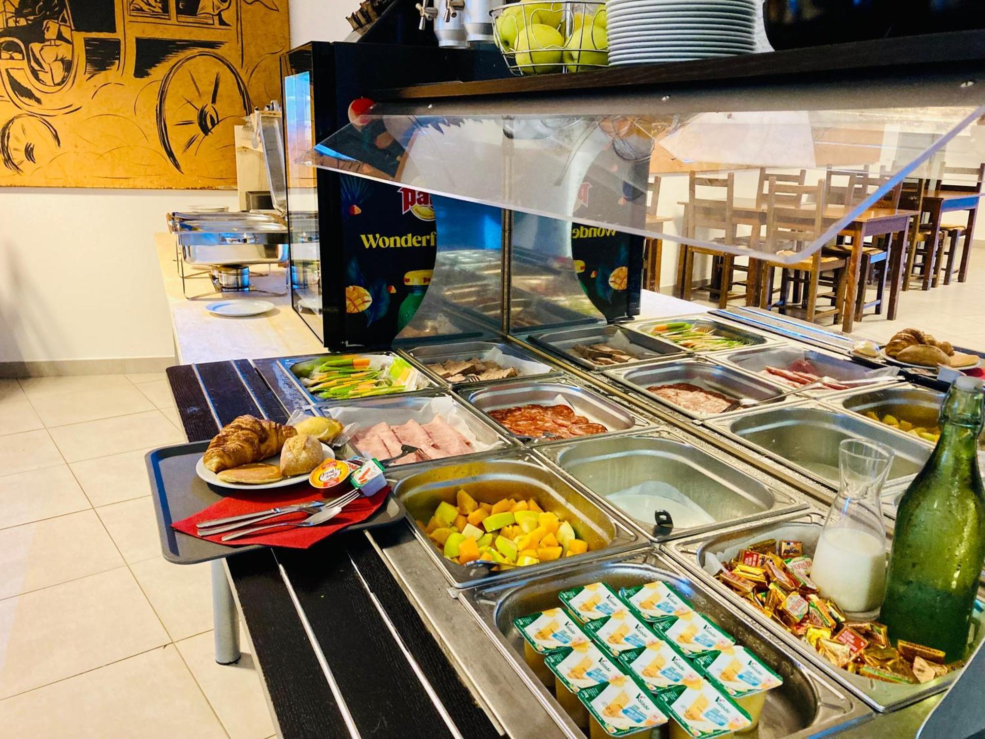 Logis Hotel Restaurant Le Top Du Roulier Capendu Екстериор снимка
